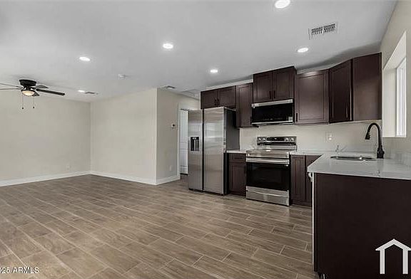 4th image of 1009 S 17th Ave #B