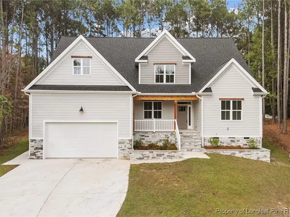 45 Pine Hill Ct, Spring Lake, NC 28390