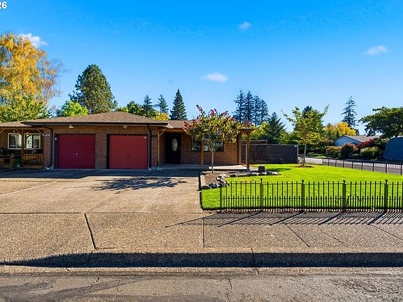 4th image of 480 SW Russ Ct