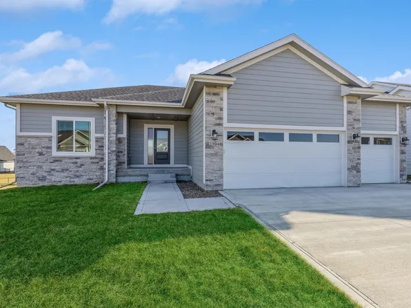 2394 SE 5th St, West Des Moines, IA 50265