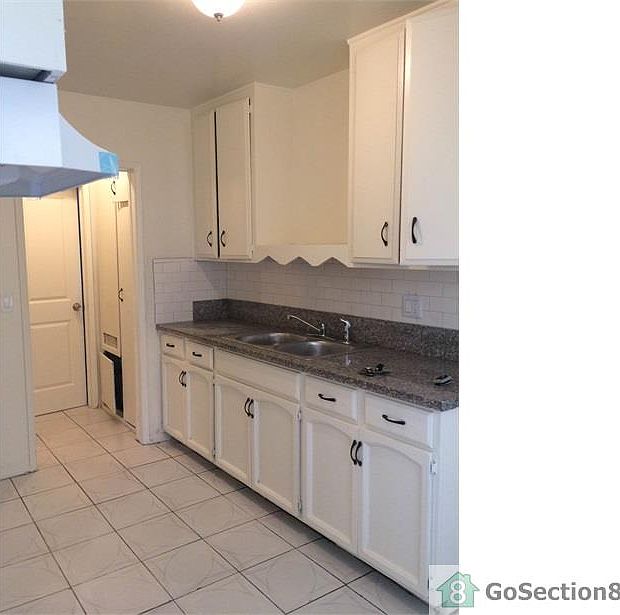 2nd image of 2651 S Redondo Blvd #C