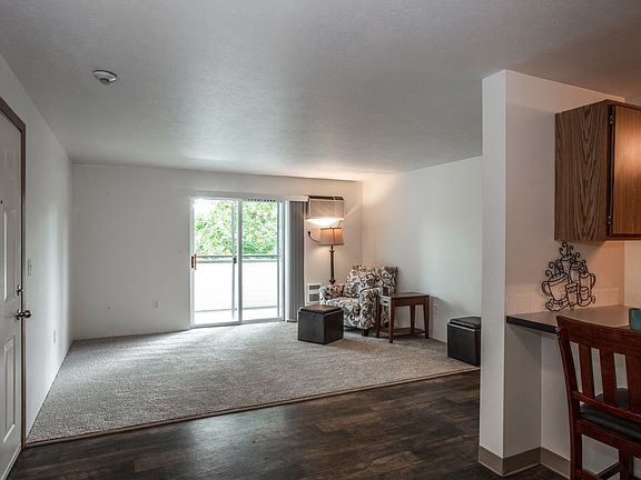 Farr Court Apartments Living Room and Counter