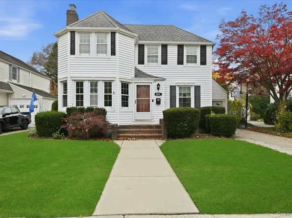 143 Bromleigh Road, Stewart Manor, NY 11530