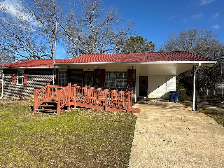 1405 Circle Dr — Photo 3