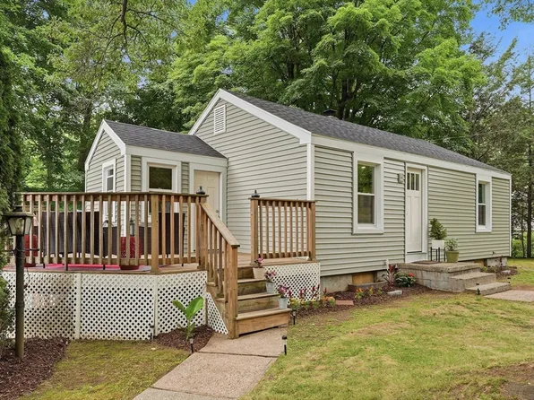 92 Sylvan Ln, Feeding Hills, MA 01030