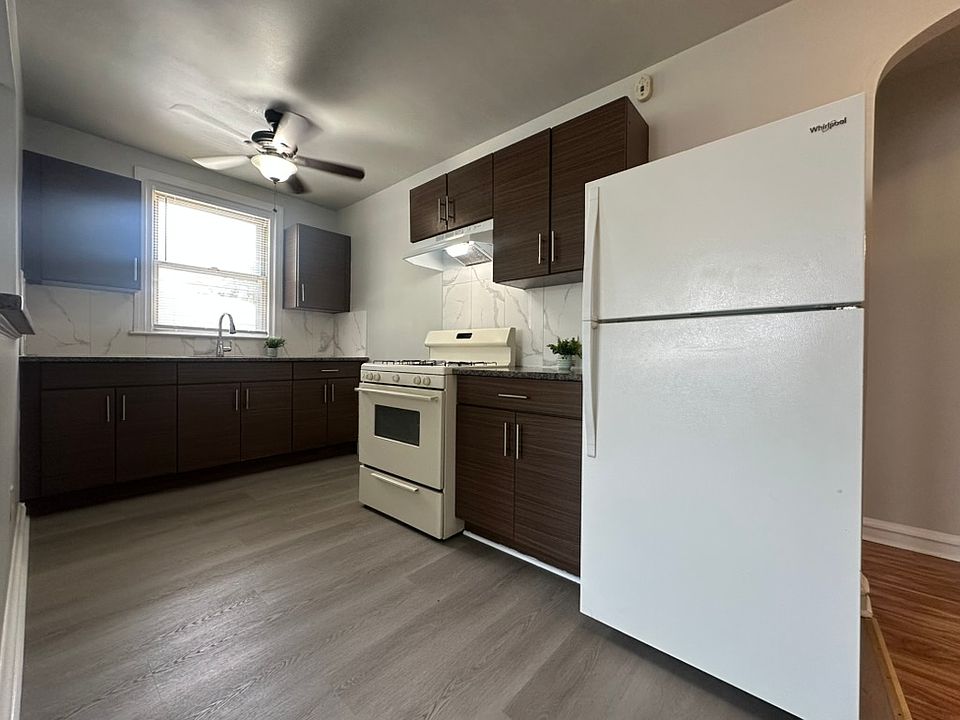 1st image of 4221 Devereaux St #1