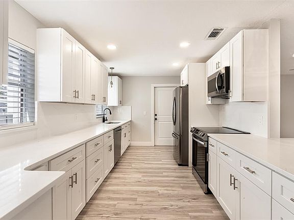 5th image of 418 Gilbert Rd