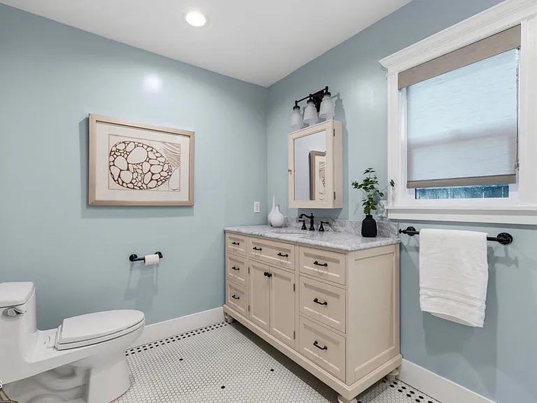 111 S Wilton Pl #1 — Photo 8