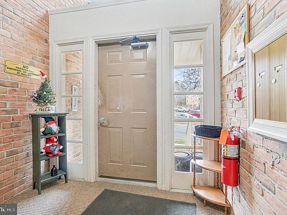 5th image of 203 Crosse Pointe 1d Ct #1D