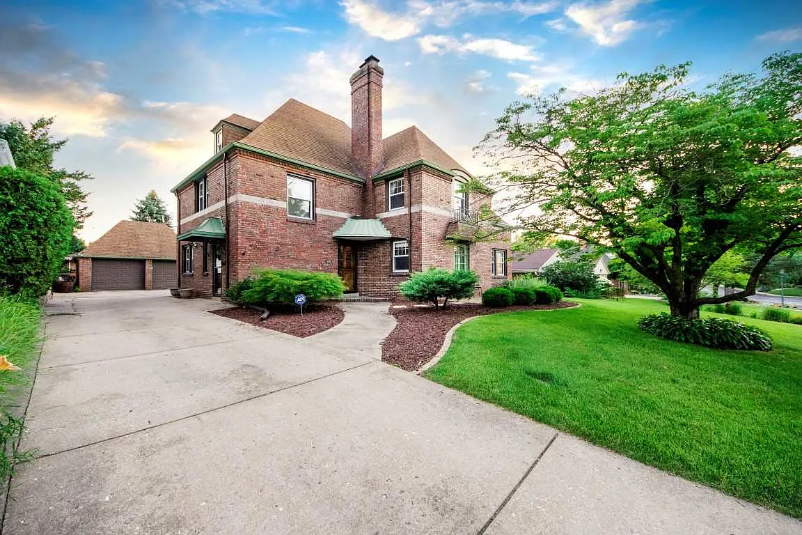 306 W Stratford Dr photo 1