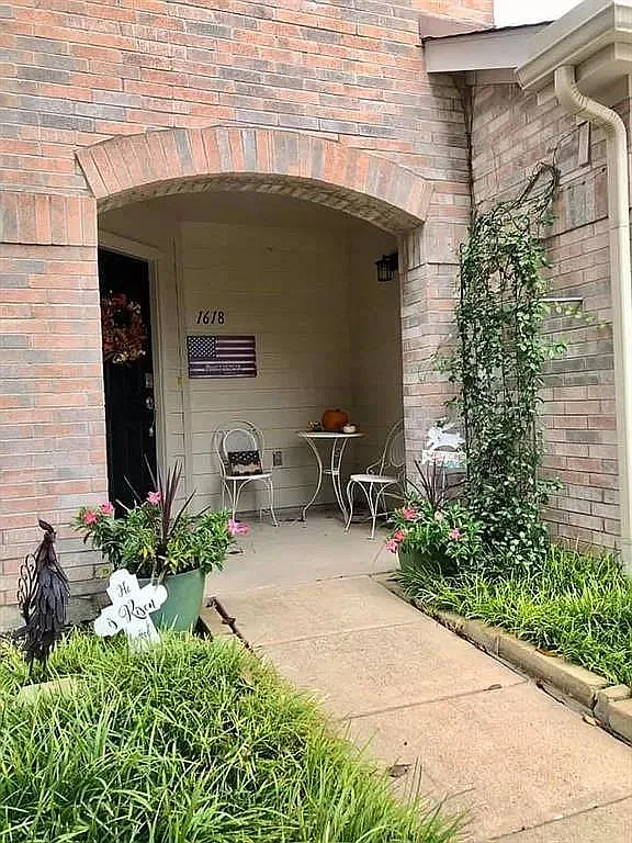 1618 Red Oak Trl — Photo 2