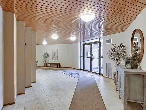 4th image of 6670 Vernon Ave #103