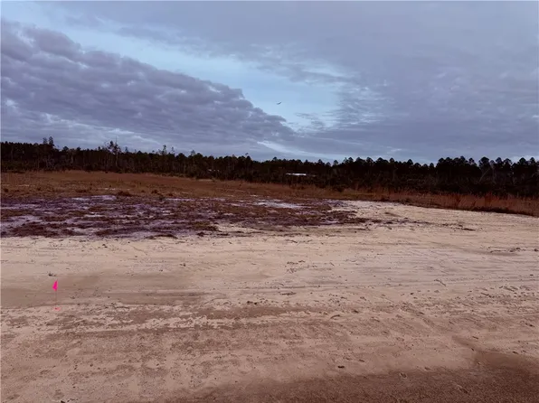 8 Wiregrass Ln, Waycross, GA 31501