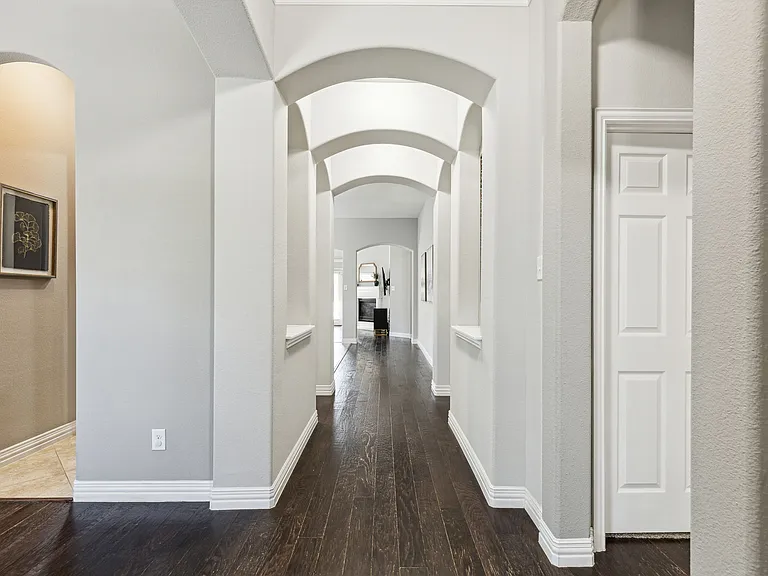 608 Knightsbridge Ln — Photo 4