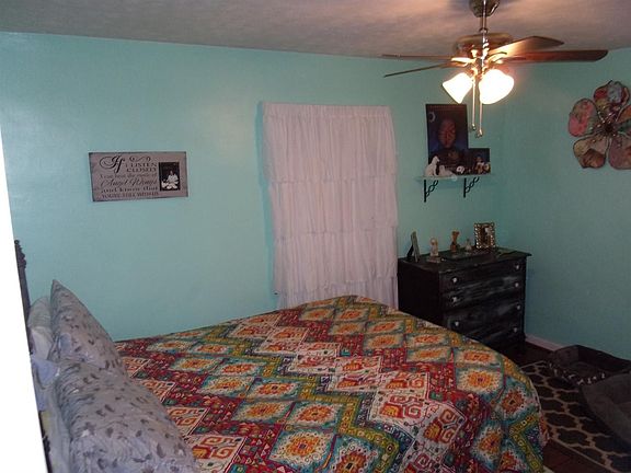 4th image of 3911 Carrie Ave