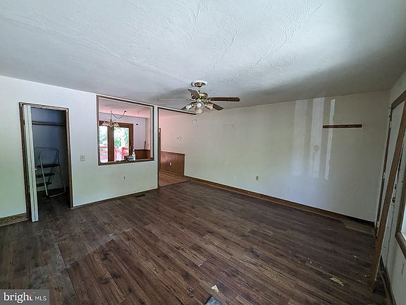 4th image of 1607 Holtz Rd