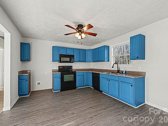2nd image of 113 Haven Ln