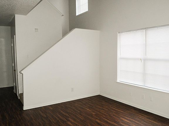 3rd image of 703 Astaire Ave