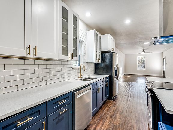 2nd image of 407 S Oak Cliff Blvd