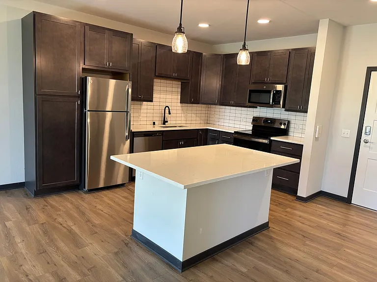 Homestead Luxury Apartments — Photo 25