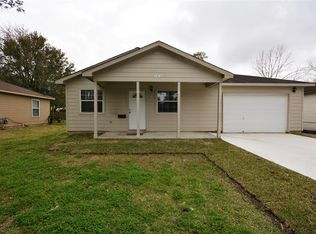 1013 Meyer St, Clute, TX 77531