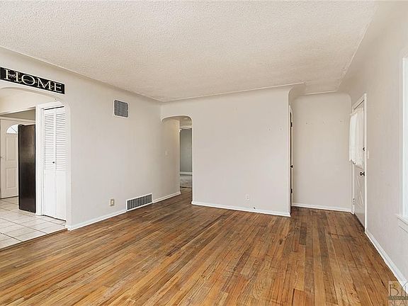 5th image of 828 Wyoming Ave