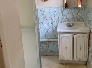 827 W 3rd St APT 1, Waterloo, IA 50701