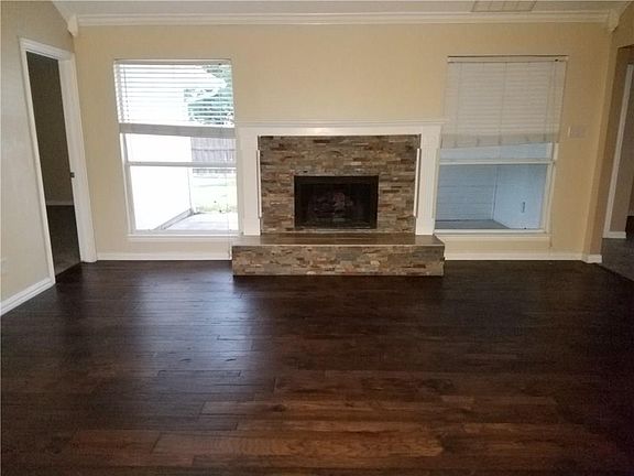 3rd image of 10920 Castle Dr
