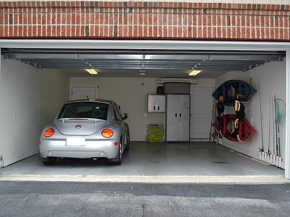 2 Car garage : Storage closet