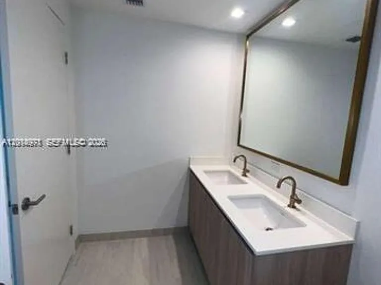 77 SE 5th St #1605 — Photo 10