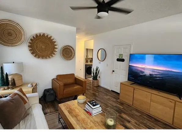 1021 Edith Blvd NE, Albuquerque, NM 87102