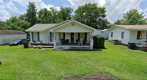 1023 3rd Ave NE Photo 1