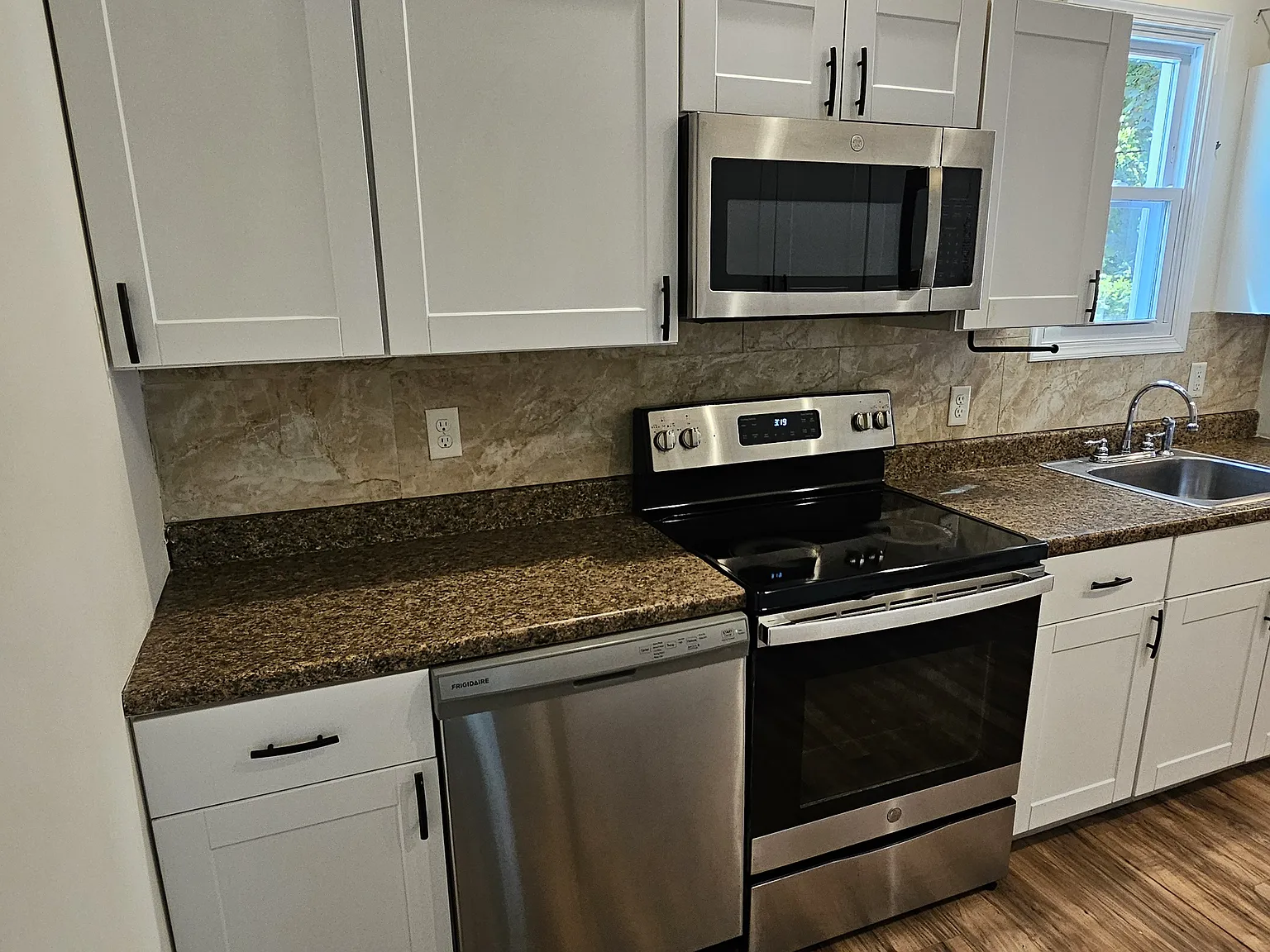 3 bed, 1200 sqft, $1,850 — Photo 2