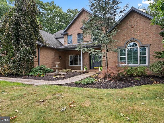 4th image of 5 Holly Ln