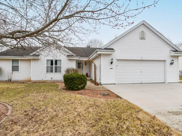 1704 Carriage DRIVE, East Troy, WI 53120