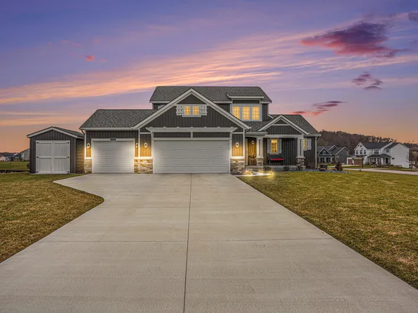 12100 Harvest Home Dr, Lowell, MI 49331