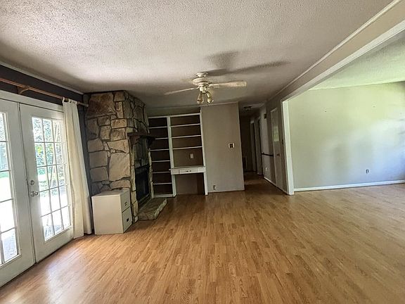 5th image of 126 Foxfire Dr