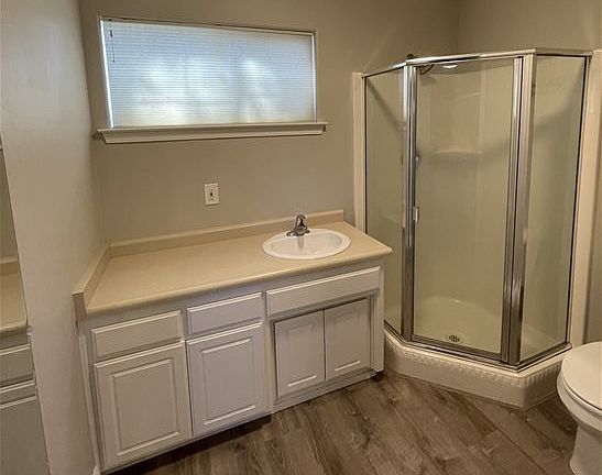 4th image of 160 Eagle Creek Ct #2