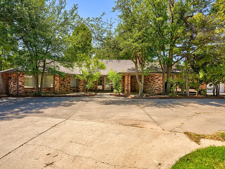 6325 Glenbrook Ct — Photo 1