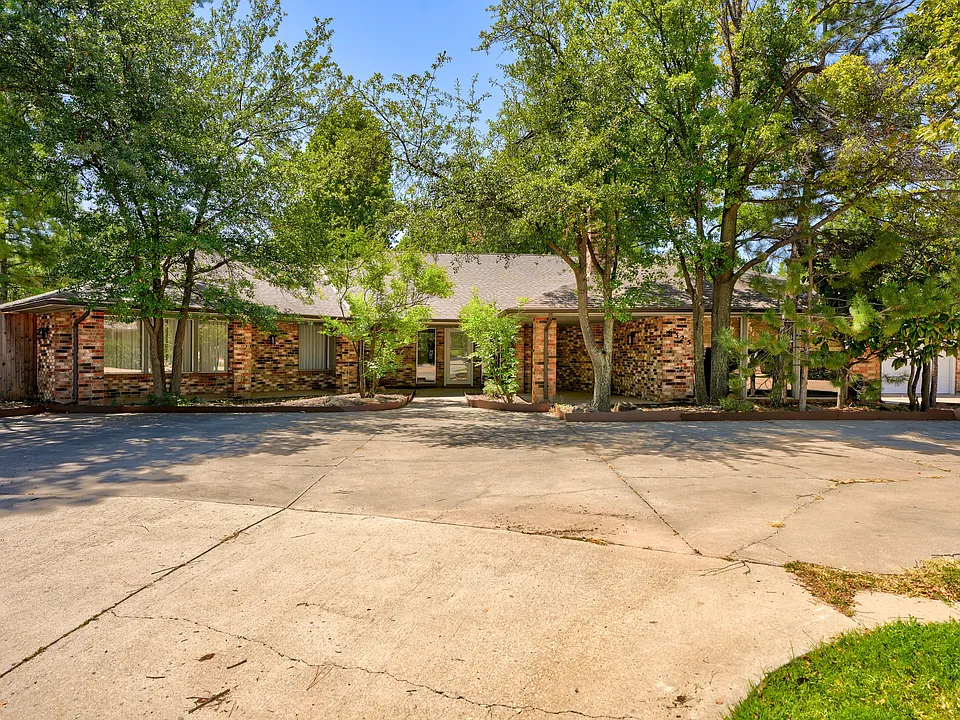 6325 Glenbrook Ct