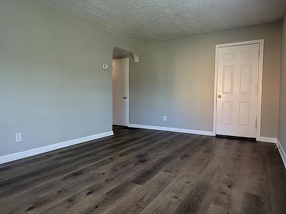 3rd image of 523 Hadley Ave APT 1