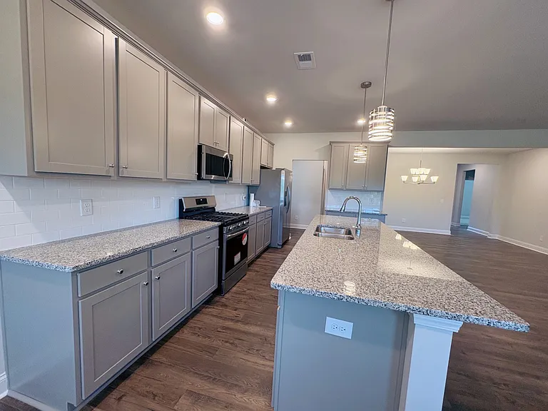 1038 Mapletree Ln — Photo 8