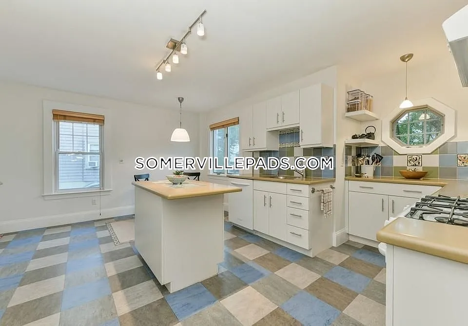 18 Curtis Ave #1