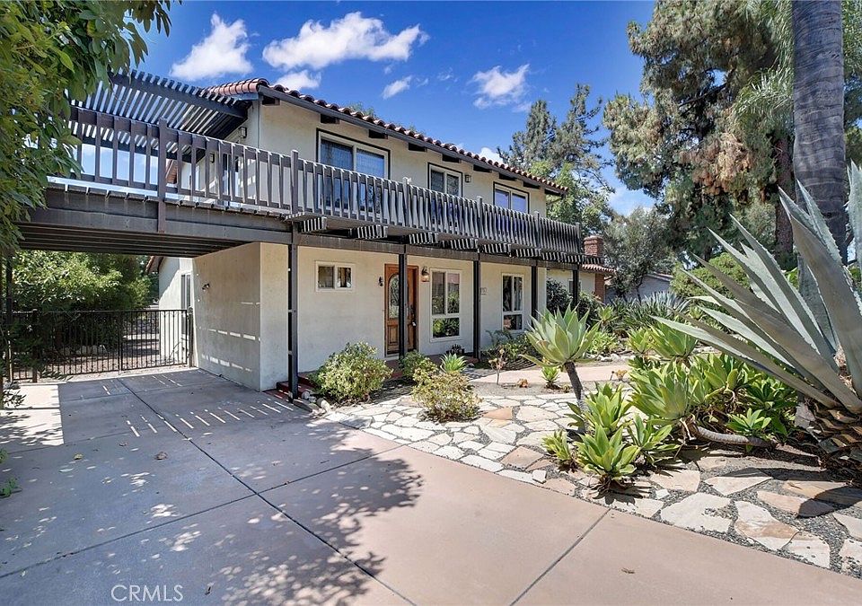1st image of 576 Blaisdell Dr