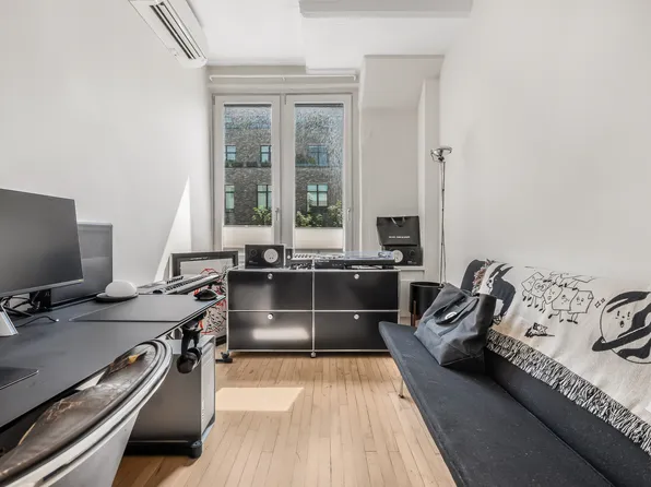 497 Pacific Street image 14 of 23