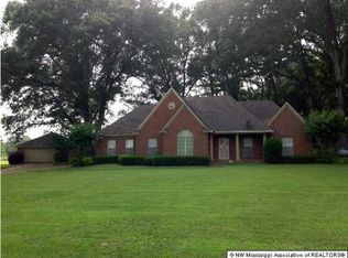 112 Oakwood Dr, Senatobia, MS 38668