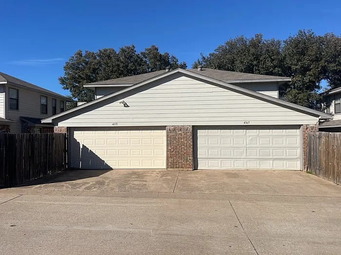 Building Photo - 4371 Hulen Cir E #4371