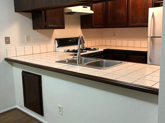Open floor plan between kitchen & dining room.