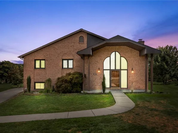 51 Roseanne Cir, Irwin, PA 15642