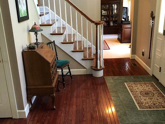 4th image of 335 Sullivan Dr